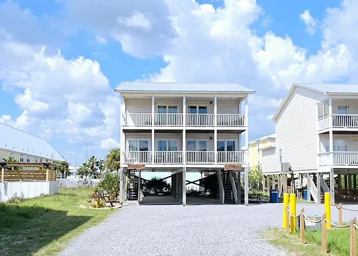 Pirates Hideaway Dog Friendly 3br 1 Block To Country house