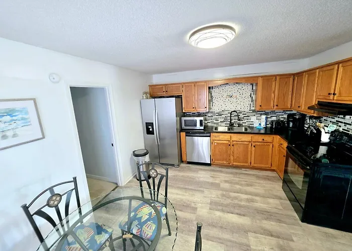 Country house Pirates Hideaway Dog Friendly 3br 1 Block To