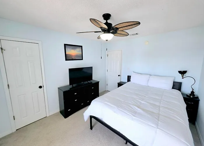 Country house Pirates Hideaway Dog Friendly 3br 1 Block To